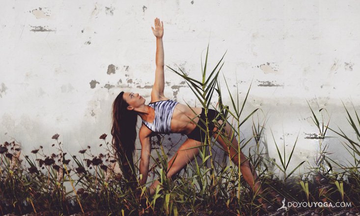 6-Things-You've-Probably-Always-Missed-in-Triangle-Pose